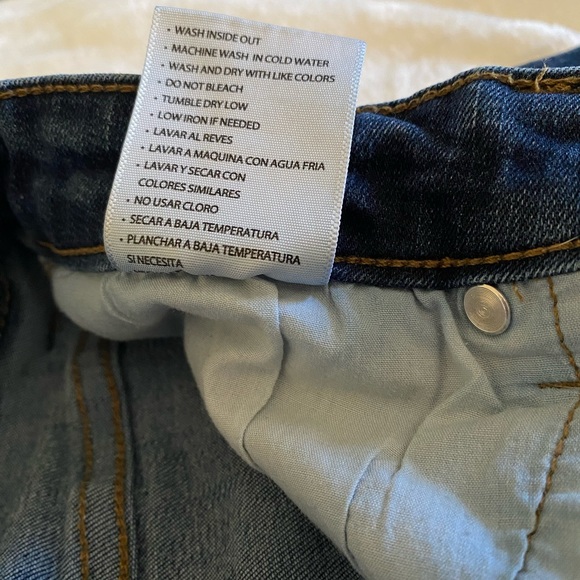 Distressed KanCan Skinny jeans - Picture 6 of 9